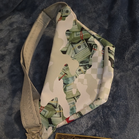 Sprayground Green and White Belt Bag - Picture 5 of 9